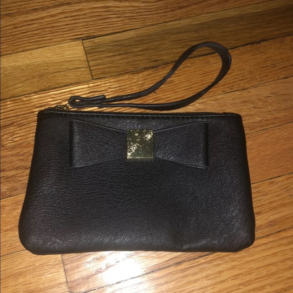 Bow wristlet